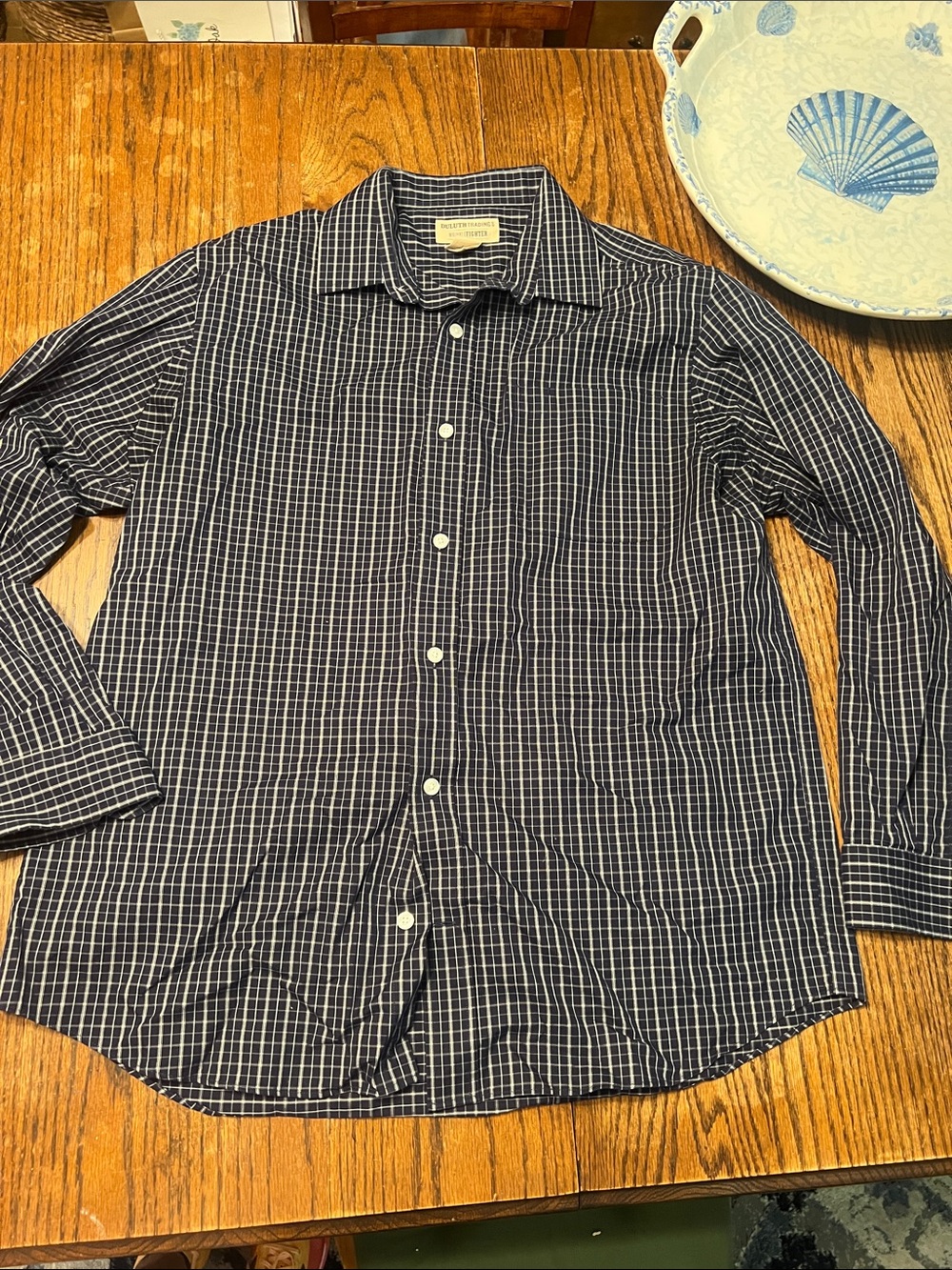 NWOT Duluth Trading Co Wrinklefighter Navy and White Windowpane Button-Down Shir